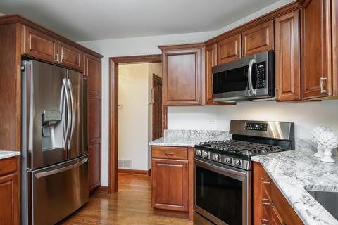 235 Cimarron Rd E, Lombard, IL 60148 photo 8