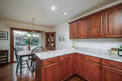 235 Cimarron Rd E, Lombard, IL 60148 photo 9