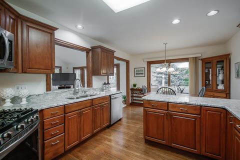 235 Cimarron Rd E, Lombard, IL 60148 photo 7