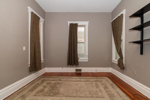 105 W 4th St, Gridley, IL 61744 photo 4