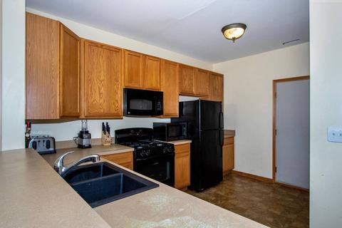 175 Springbrook Trl, Oswego, IL 60543 photo 3