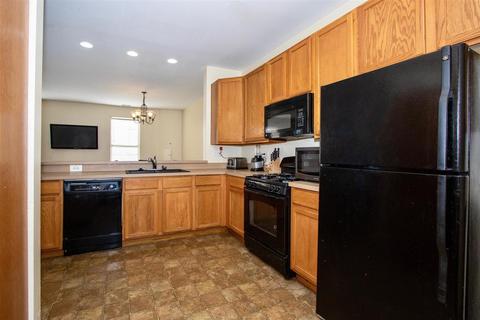 175 Springbrook Trl, Oswego, IL 60543 photo 2