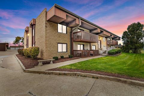 937 E Division St #2D, Lockport, IL 60441 photo 2