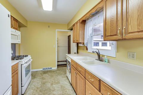 221 E 2nd St, Genoa, IL 60135 photo 9