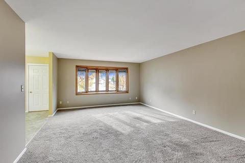 221 E 2nd St, Genoa, IL 60135 photo 5