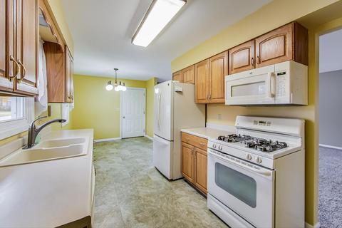 221 E 2nd St, Genoa, IL 60135 photo 8