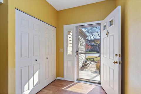 2120 Glacier Ct, Algonquin, IL 60102 photo 2