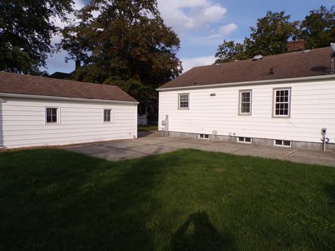 426 S Third St, Peotone, IL 60468 photo 2