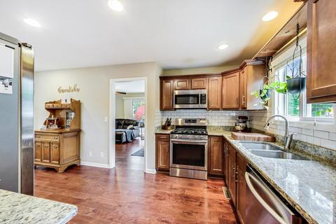 425 E Side Dr, Geneva, IL 60134 photo 3