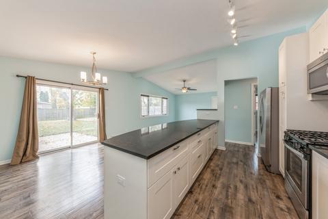 2511 Fulle St, Rolling Meadows, IL 60008 photo 2