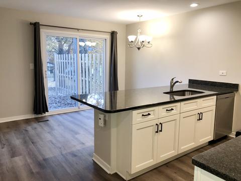 56 Hickory Ln, Cary, IL 60013 photo 4