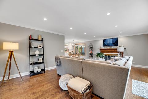 2333 Mohawk Ln, Glenview, IL 60026 photo 9