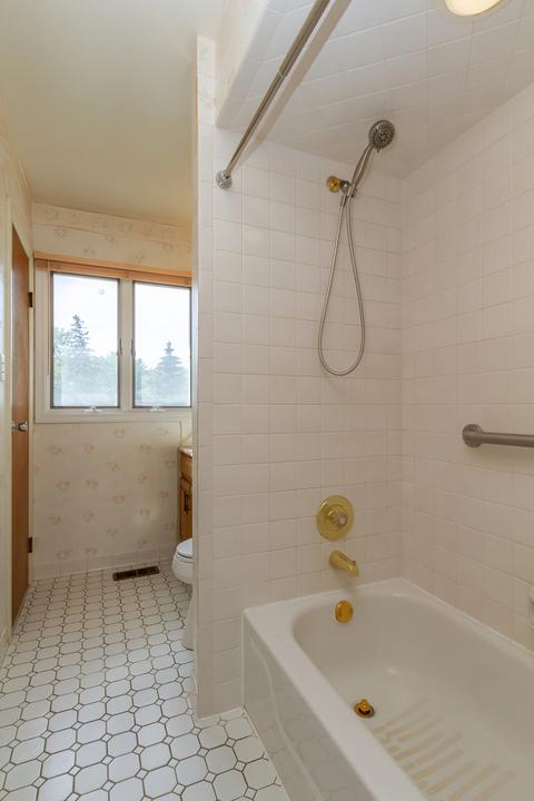 545 Frederick Ln, Hoffman Estates, IL 60169 photo 15