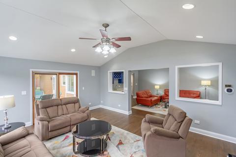 1535 Freeman Rd, Hoffman Estates, IL 60192 photo 18