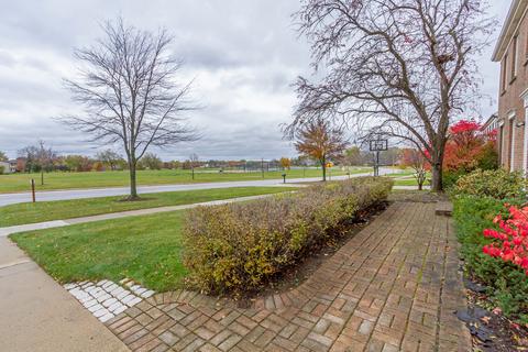 1535 Freeman Rd, Hoffman Estates, IL 60192 photo 3