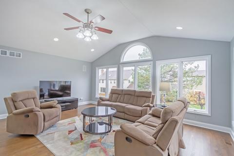 1535 Freeman Rd, Hoffman Estates, IL 60192 photo 17