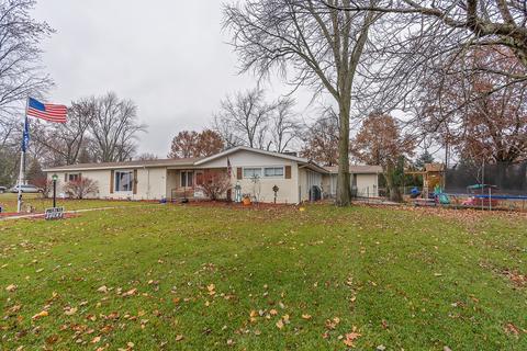 909 Warren St, Chenoa, IL 61726 photo 1