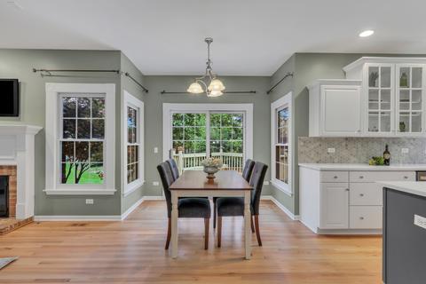 712 Williamsburg Ave, Gurnee, IL 60031 photo 4