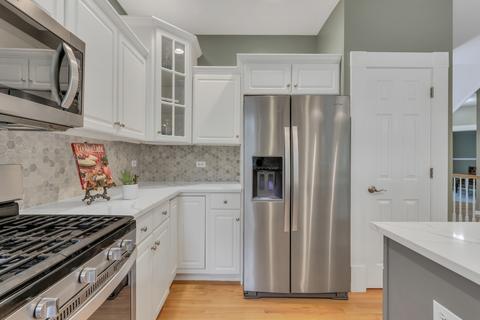 712 Williamsburg Ave, Gurnee, IL 60031 photo 22