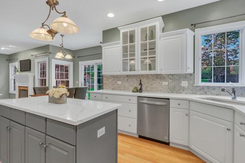 712 Williamsburg Ave, Gurnee, IL 60031 photo 21