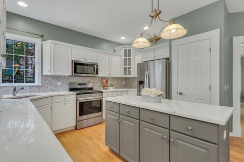 712 Williamsburg Ave, Gurnee, IL 60031 photo 20