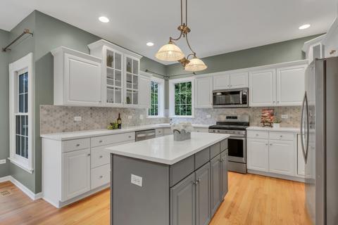 712 Williamsburg Ave, Gurnee, IL 60031 photo 3
