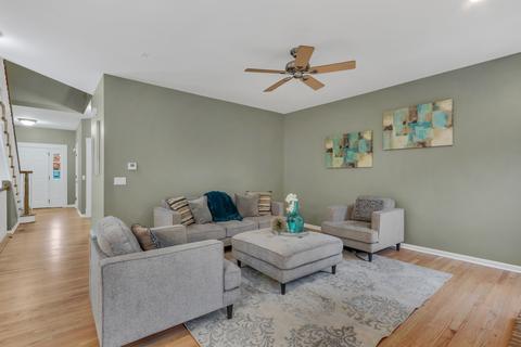 712 Williamsburg Ave, Gurnee, IL 60031 photo 17