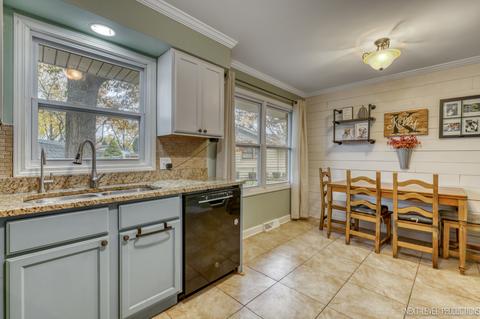 1185 Algonquin Dr, Elgin, IL 60120 photo 4