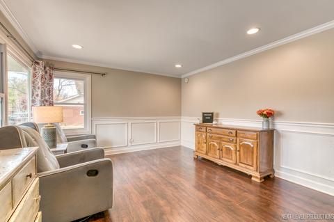 1185 Algonquin Dr, Elgin, IL 60120 photo 2