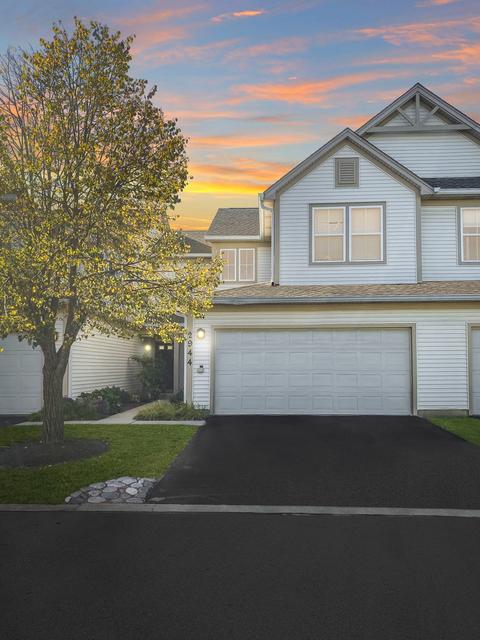 2944 Falling Waters Dr, Lindenhurst, IL 60046 photo 1