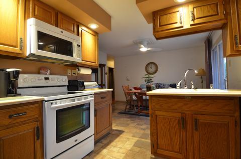 930 Knottingham Dr, Ottawa, IL 61350 photo 2