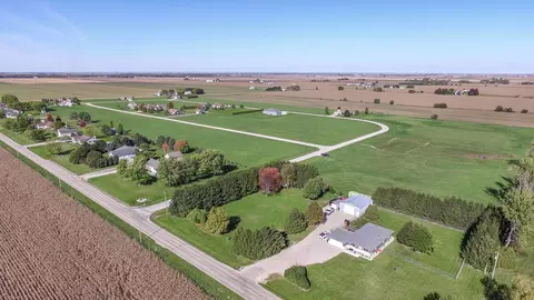 2426 N 4220th Rd, Sheridan, IL 60551