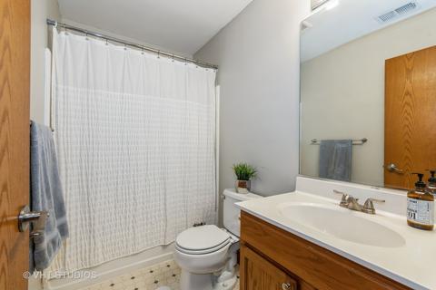 2321 Reflections Dr, Aurora, IL 60502 photo 9