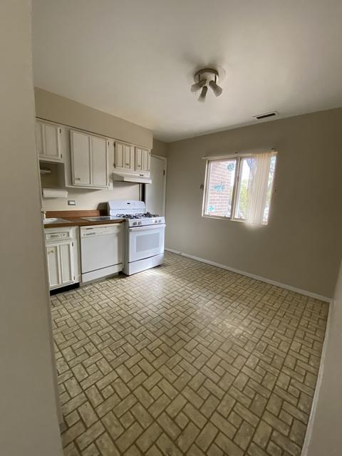 1500 Sandstone Dr #202, Wheeling, IL 60090 photo 8