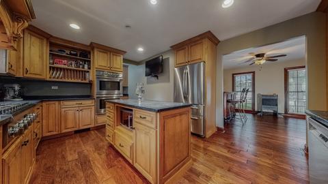 1919 Cromwell Dr, Wheaton, IL 60189 photo 5
