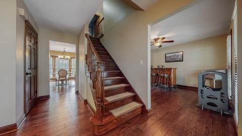 1919 Cromwell Dr, Wheaton, IL 60189 photo 2