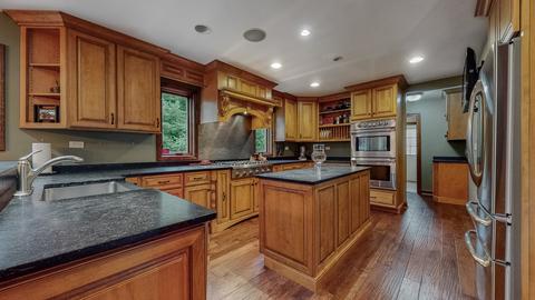 1919 Cromwell Dr, Wheaton, IL 60189 photo 4