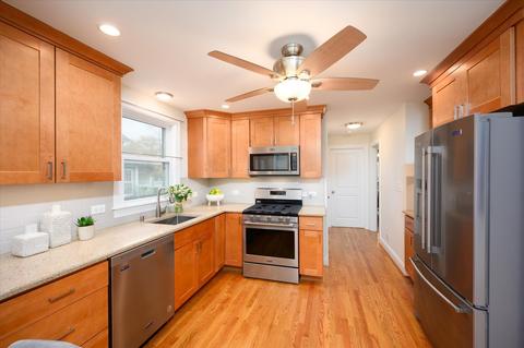 811 Mapleton Ave, Oak Park, IL 60302 photo 3