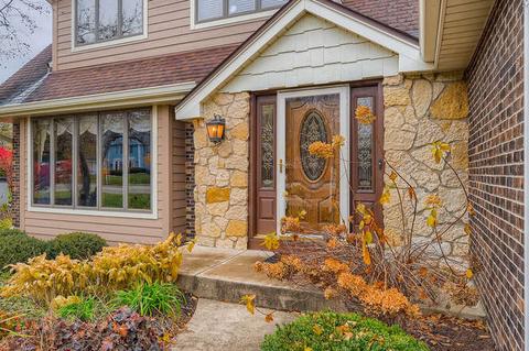 175 N Lyle Ave, Elgin, IL 60123 photo 2