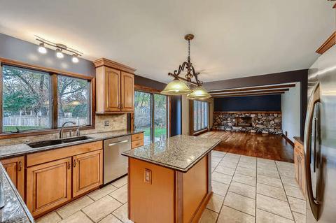 175 N Lyle Ave, Elgin, IL 60123 photo 10