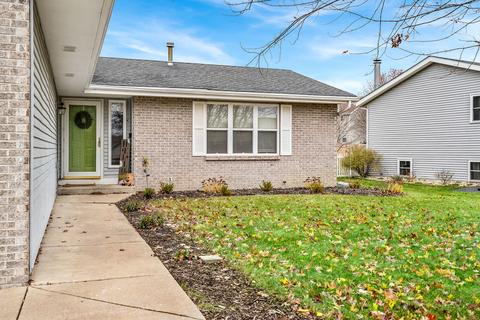 887 Brandy Bend Rd, Roscoe, IL 61073 photo 3