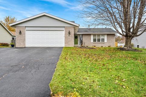 887 Brandy Bend Rd, Roscoe, IL 61073 photo 2