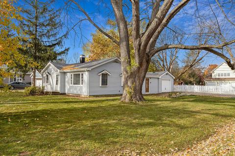 102 Iris Rd, Darien, IL 60561 photo 1