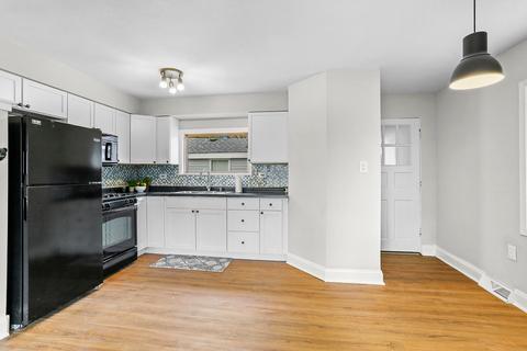 102 Iris Rd, Darien, IL 60561 photo 7