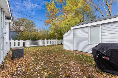102 Iris Rd, Darien, IL 60561 photo 15