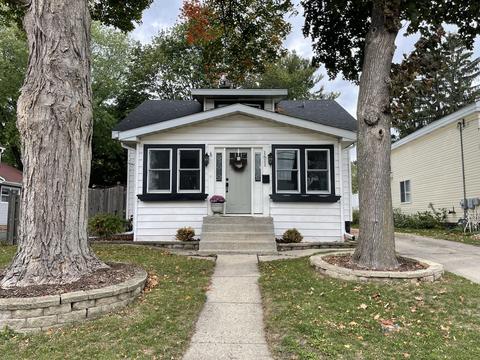 1611 N Riverside Dr, Mchenry, IL 60050 photo 1