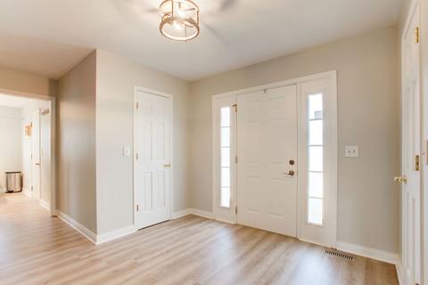 623 Hastings Rd, Wheeling, IL 60090 photo 2