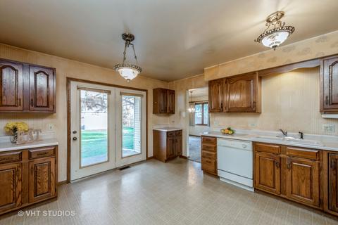 621 N Lyle Ave, Elgin, IL 60123 photo 3