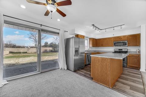 100 E Devon Ave, Roselle, IL 60172 photo 8