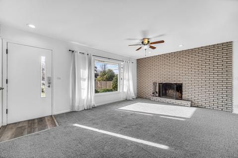100 E Devon Ave, Roselle, IL 60172 photo 4